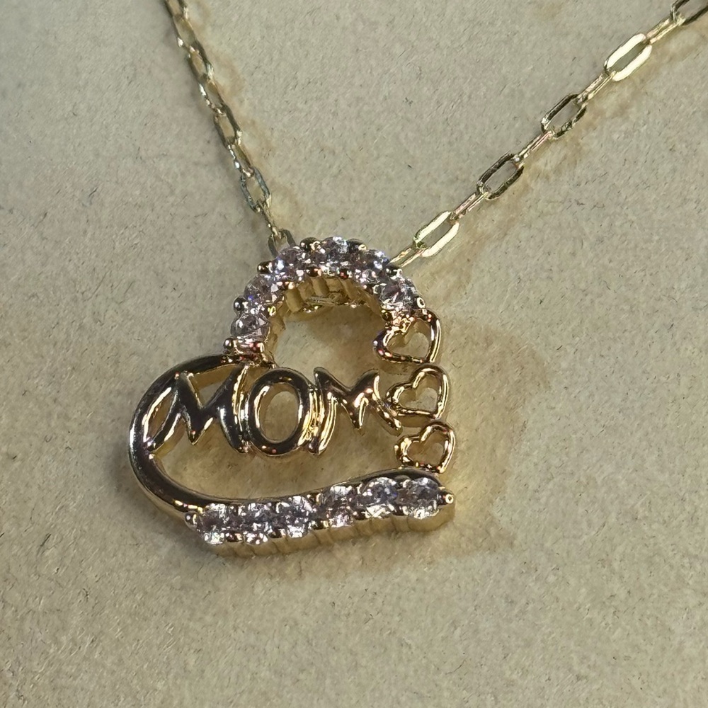 Crystal Heart “MOM” Pendant 14k Gold overlay Necklace Made W/ Swarovski Crystals - Picture 2 of 10